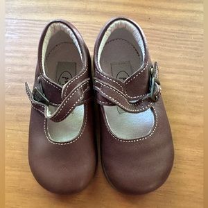 Brown baby Mary Jane dress shoes size 4 London brand NWOB